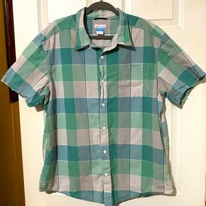 Men’s Columbia button down shirt